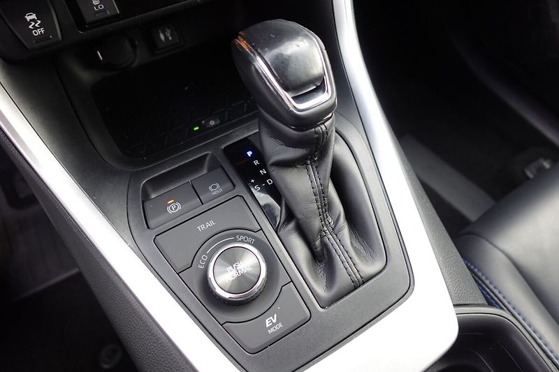 Toyota RAV4 2,5 HEV Selection 4x4 - fotka 21 z 34