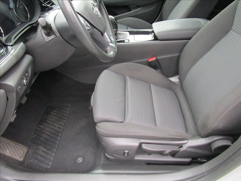 Opel Insignia ST 1.5 CDTi, aut. Klima, LED - fotka 13 z 41