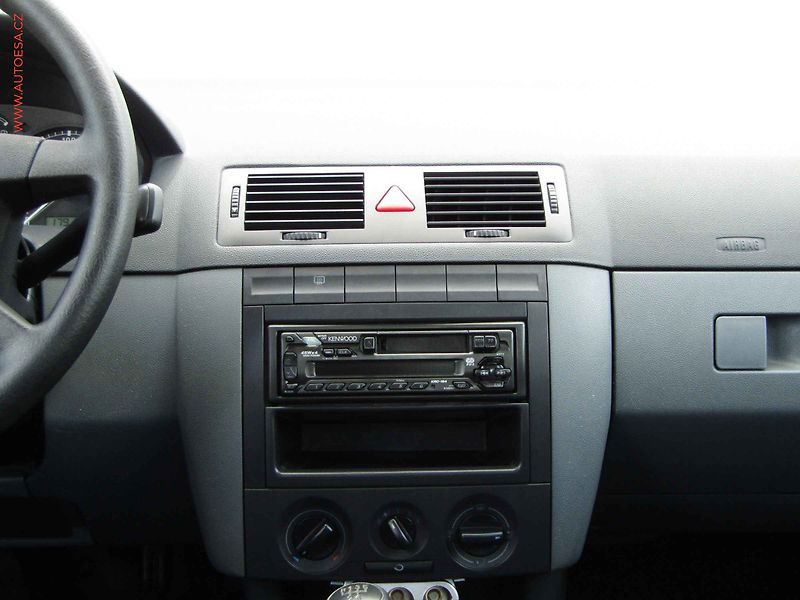 Škoda Fabia (2003) 1.2i, 2.maj,ČR, El.okna - fotka 11 z 16