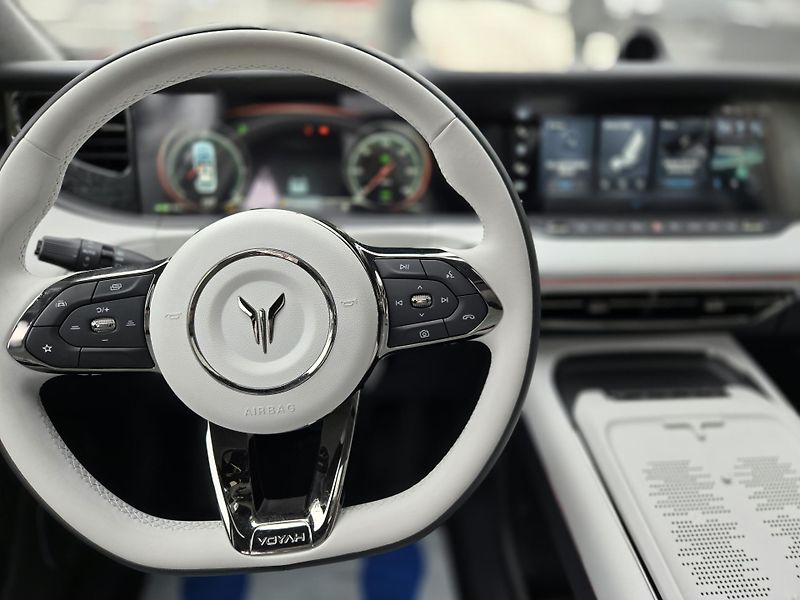 Voyah FREE 318 REV (2025) REV 318 AWD Hybrid - fotka 15 z 18