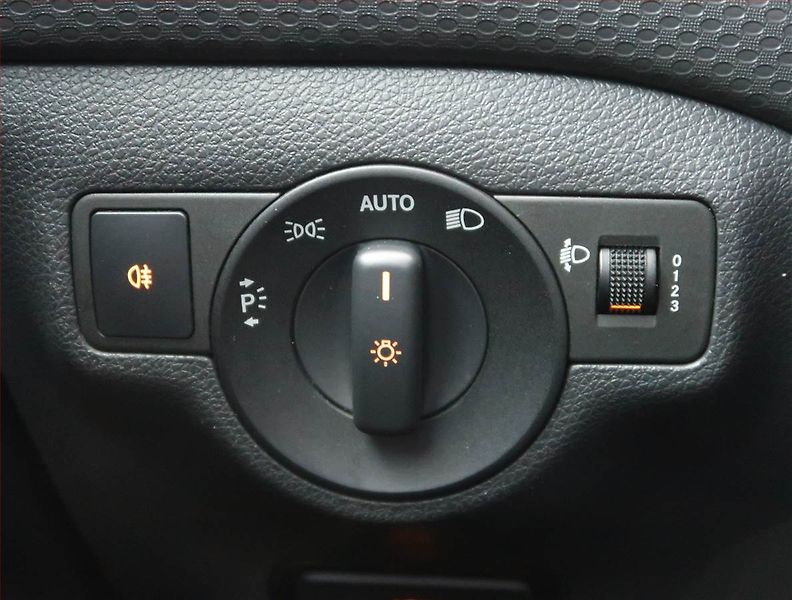 Mercedes-Benz Třídy A (2014) A 160 CDI, Serv.kniha - fotka 17 z 18