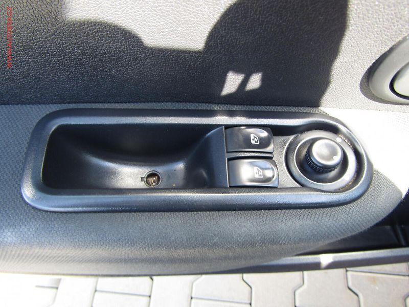 Renault Clio (2009) 1.5 dCi, ČR, AC, el. výbava - fotka 11 z 18
