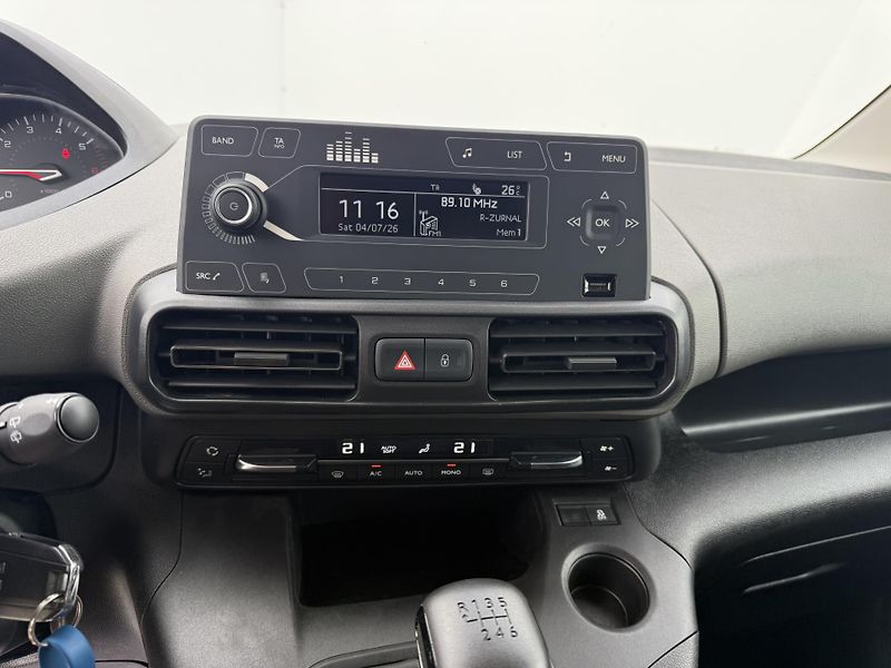 Peugeot Rifter (2020) 1.2 PureTech 7 míst ser.knížka - fotka 22 z 23