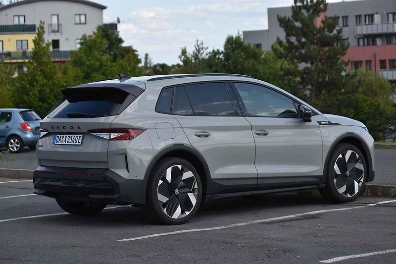 Elroq RS vypadá dynamicky, ale dobře poslouží i při běžných jízdách.