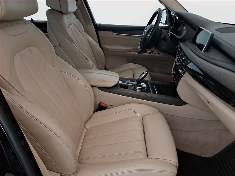 BMW X5 (2013) xDrive30d - fotka 9 z 19