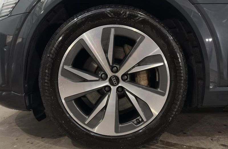Audi Q8 e-tron 50 Q SoH 95% 360Kam Vzduch LED - fotka 26 z 26