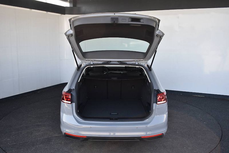 Volkswagen Passat Variant (2023) 1.5TSI 110kW, LED,Manuál - fotka 10 z 23
