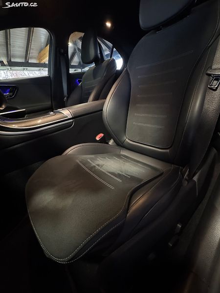 Mercedes-Benz Třídy C 300e AMG paket odpočet DPH - fotka 21 z 29