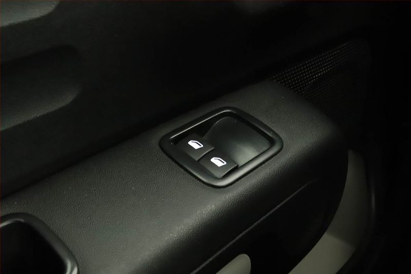 Citroën C3 (2020) Feel 1.2 PureTech, ČR,1.maj - fotka 11 z 12