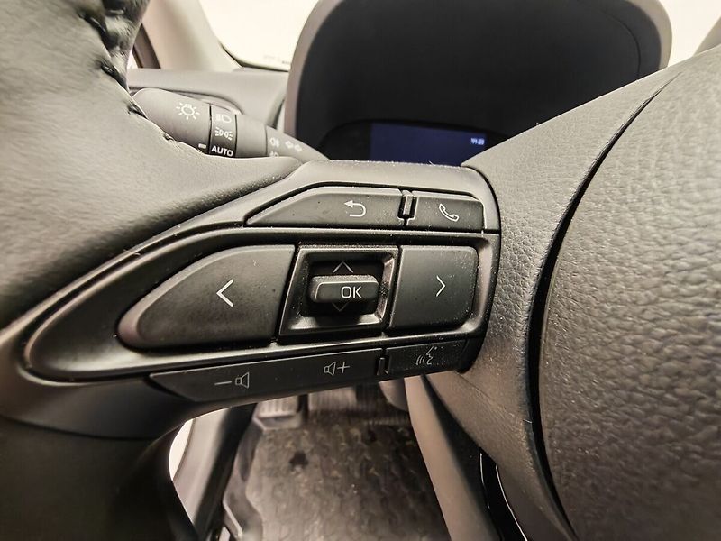Toyota Yaris 1.5 Hybrid e-CVT Style - fotka 25 z 35