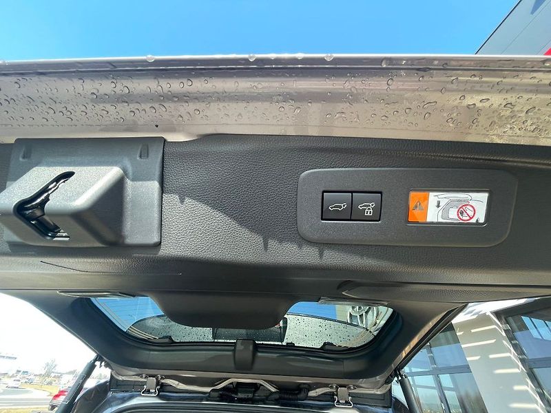 Toyota Land Cruiser 2.8D 8AT 4x4 Executive Skyview - fotka 11 z 34