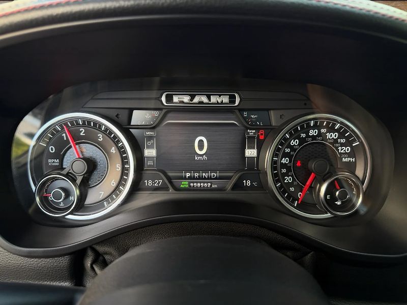 Dodge RAM (2019) +HEMI+LPG+OFFROAD PAKET+ - fotka 17 z 22