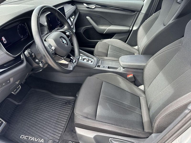 Škoda Octavia (2023) 2.0 TDI DSG Sportline - fotka 7 z 36