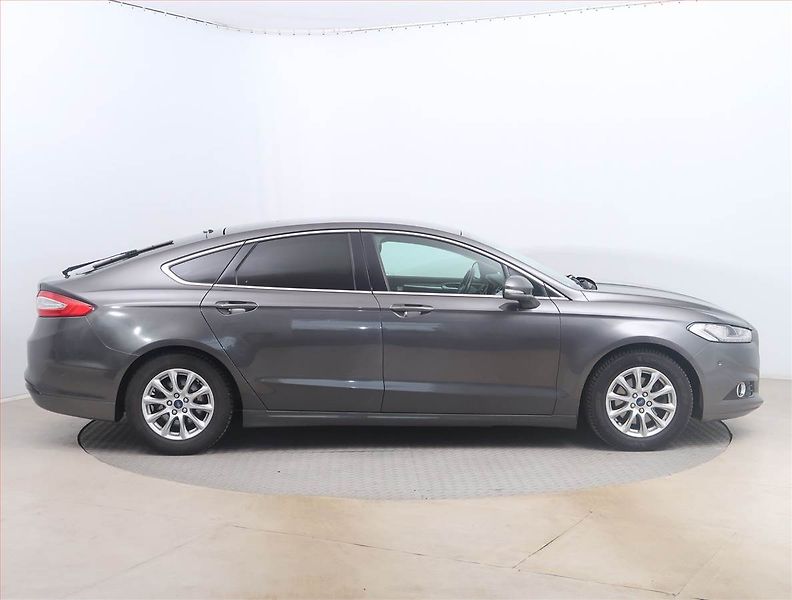 Ford Mondeo (2015) 2.0 TDCI, Navi, Tempomat - fotka 6 z 14