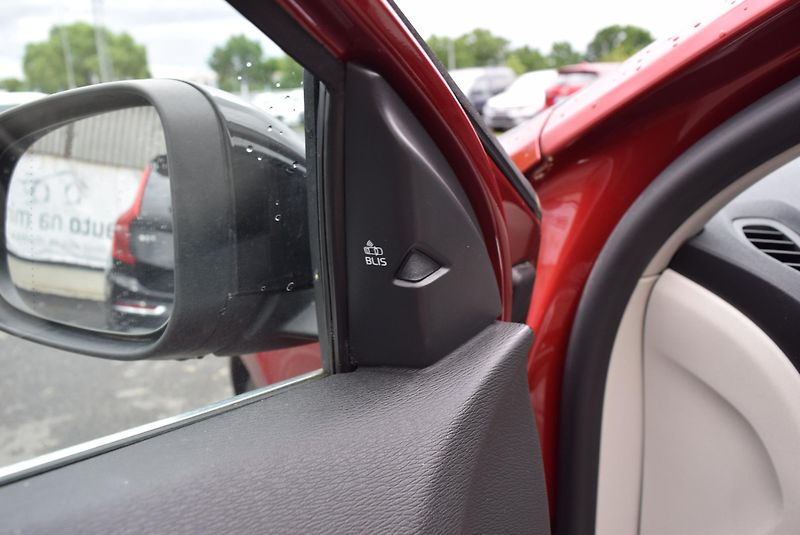 Volvo V40 (2016) 2.0i T2 90kw INSCRIPTION MANUÁ - fotka 19 z 48