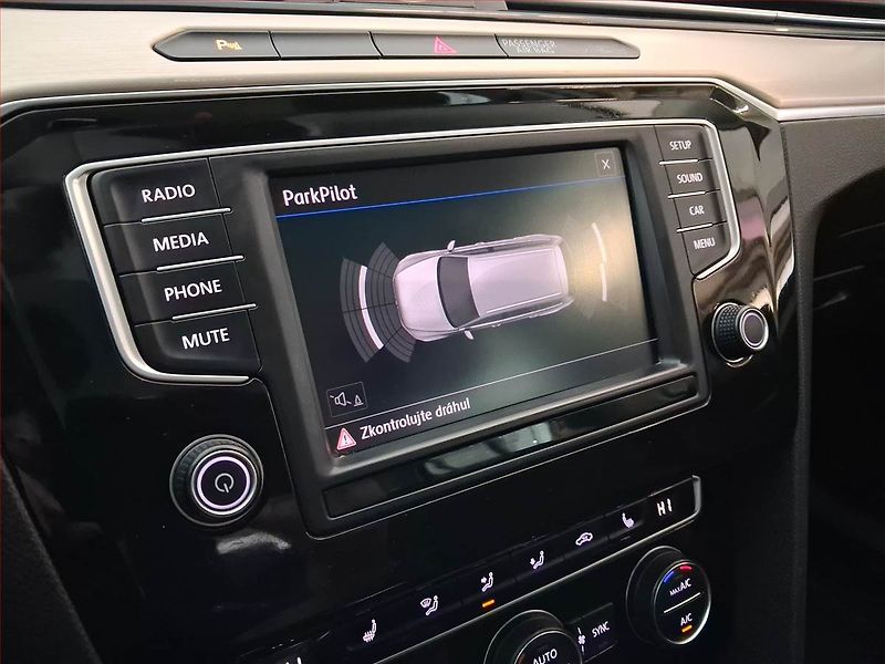 Volkswagen Passat (2017) Highline 2.0 TDI, Kůže - fotka 20 z 20