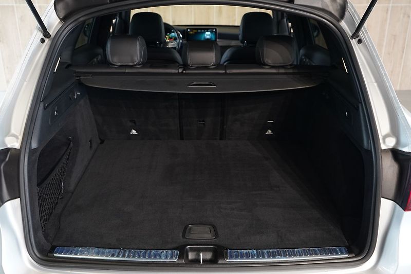 Mercedes-Benz GLC 300d 4M AMG, Nezávislé, Tažné - fotka 13 z 48