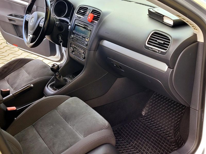 Volkswagen Golf 1,4 TSi Highline ROZVODY     - fotka 23 z 40