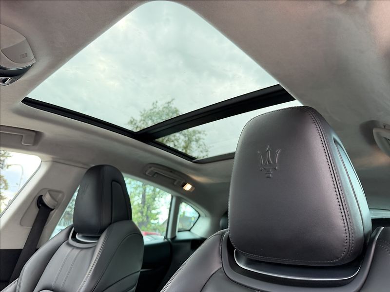Maserati Levante 3.0V6 SQ4 - fotka 28 z 35