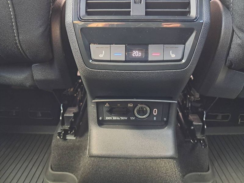 Škoda Karoq (2025) SportLine TDI 110KW 4x4 / 2.0 - fotka 24 z 29