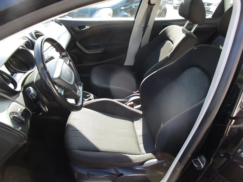 Seat Ibiza 1,2TSI-63KW-NOVÁ STK+OLEJ - fotka 8 z 13