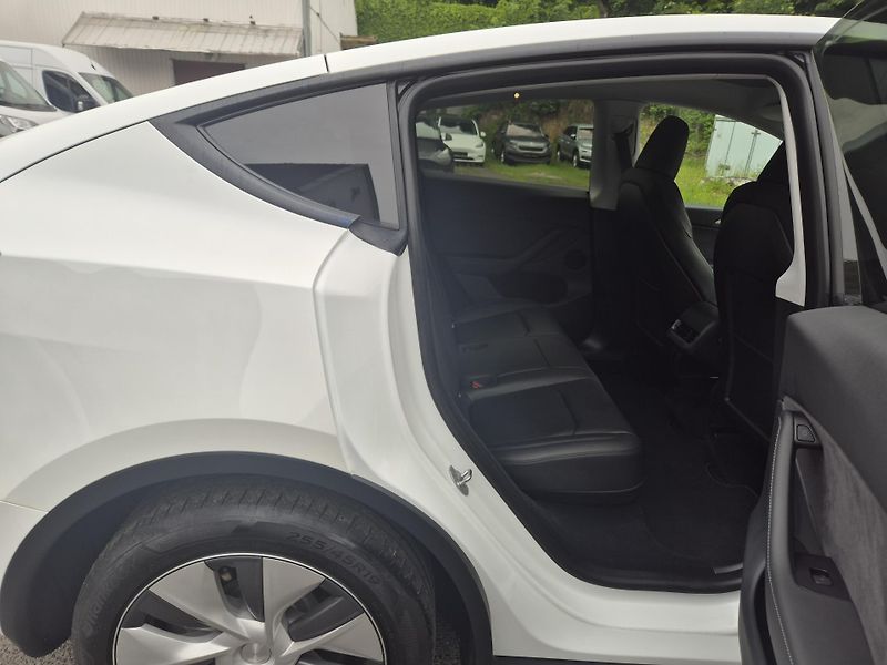 Tesla Model Y LONG RANGE DUAL MOTOR  92% - fotka 15 z 50