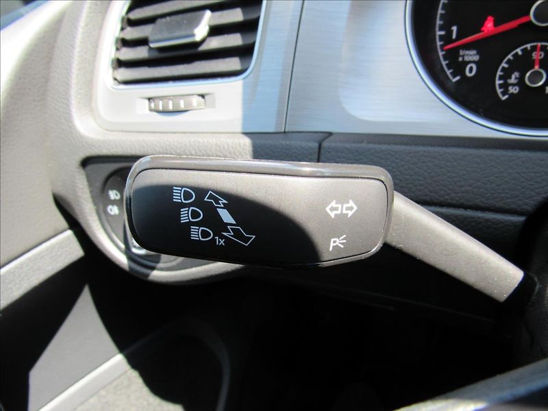 Volkswagen Golf 1,4 TSi 90kW Comfortline - fotka 21 z 34