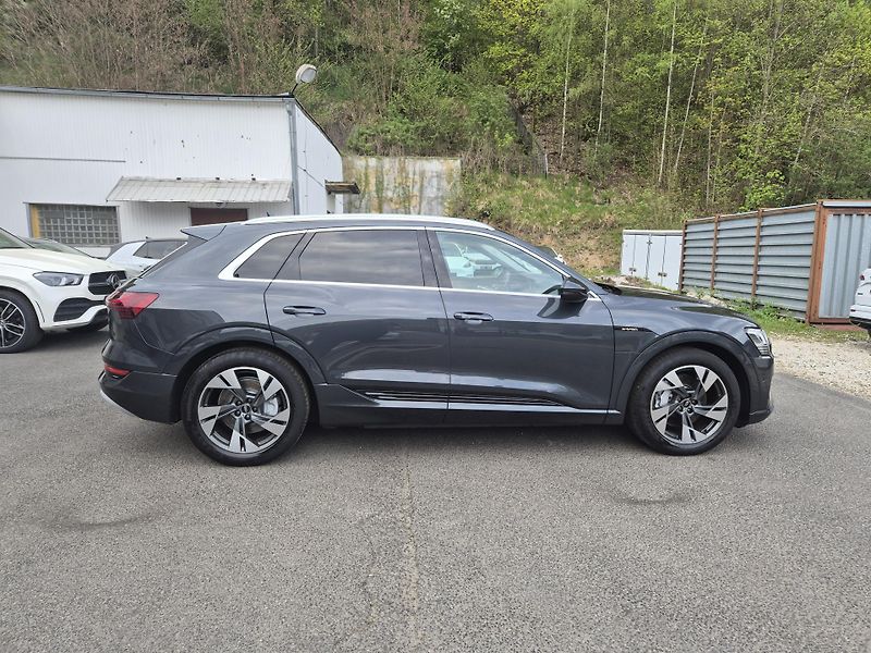 Audi e-tron 50 QUATTRO 230kw 20ALU SOH100% - fotka 7 z 45