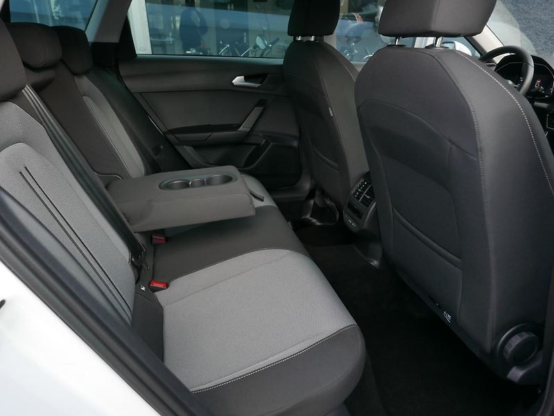 Seat Leon 2,0TDI 110kW Style DSG Automat - fotka 19 z 36