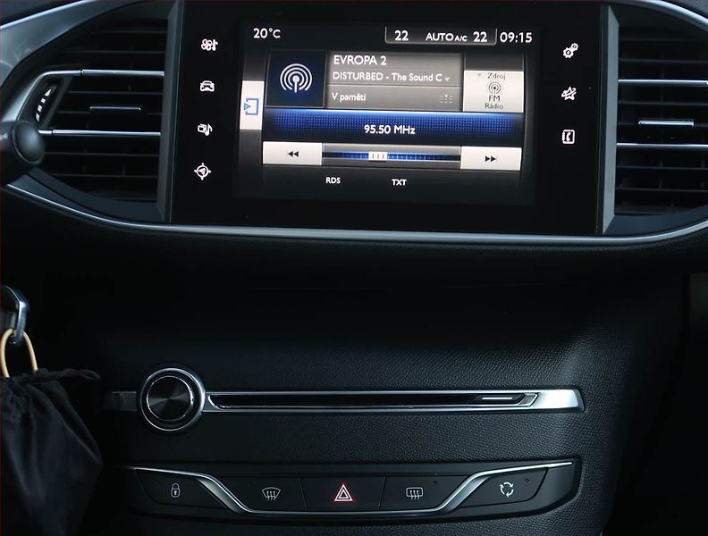 Peugeot 308 (2017) 1.2 PureTech, Serv.kniha, Navi - fotka 12 z 20