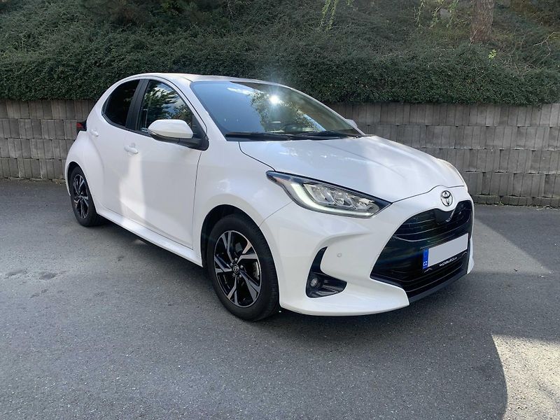 Toyota Yaris 1.5 HYBRID 96 kW 1.MAJITEL - fotka 3 z 16