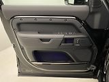 Land Rover Defender (2026) P635 OCTA BLACK AWD - náhled 7