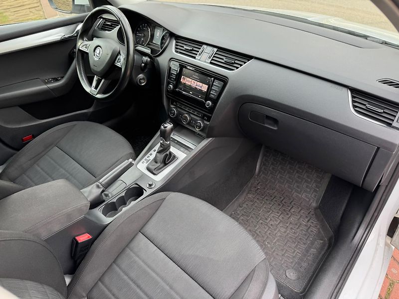 Škoda Octavia 2.0TDi STYLE 1.MAJ DPH ROZVODY - fotka 14 z 24