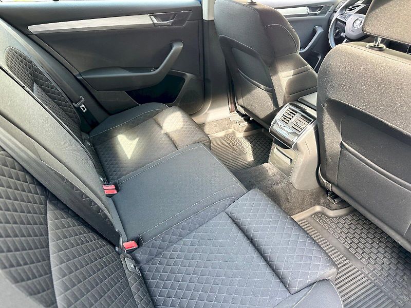 Škoda Superb (2019) 2.0 TSI 200kW AmbitionPlus Com - fotka 22 z 24