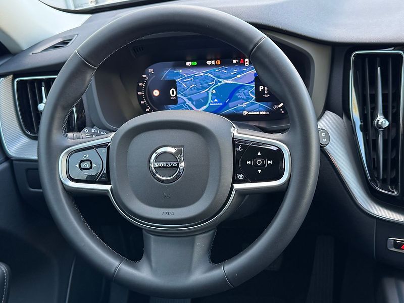 Volvo XC60 PLUS DARK B5, FULL LED - fotka 24 z 24