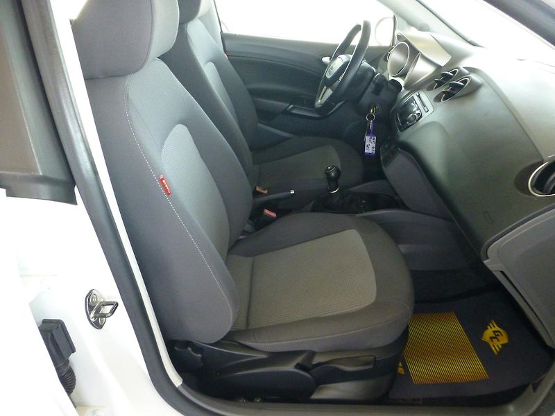 Seat Ibiza (2011) 1,6TDI*KLIMA**ALU*VYHŘ.SEDADLA - fotka 17 z 23