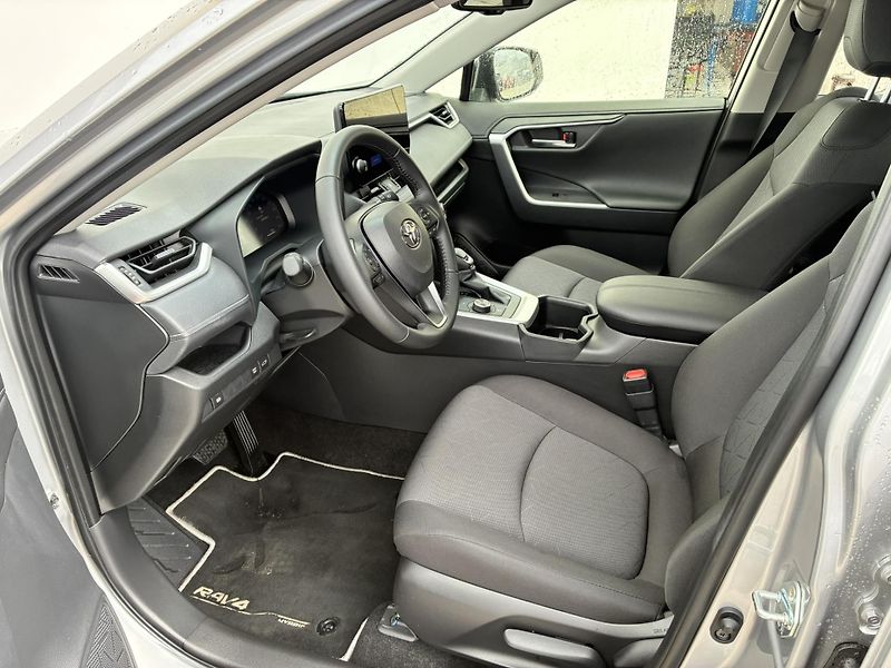Toyota RAV4 2.5 HSD e-CVT AWD Comfort Styl - fotka 10 z 22
