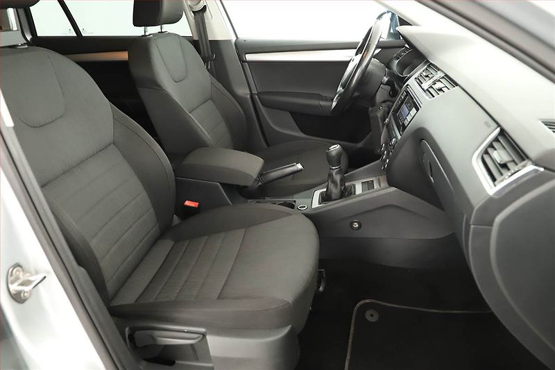 Škoda Octavia (2014) 1.6 TDI, Tempomat - fotka 12 z 13