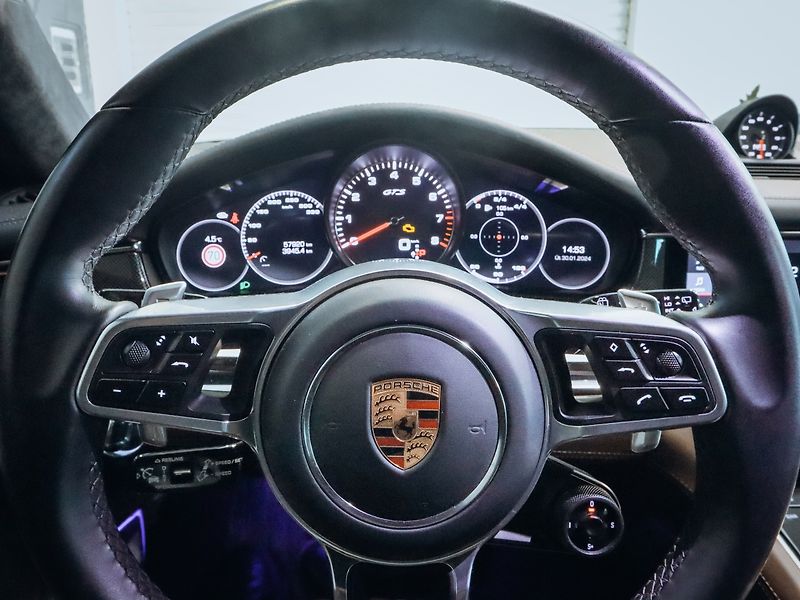 Porsche Panamera GTS Sport Turismo 338 kW - fotka 35 z 40