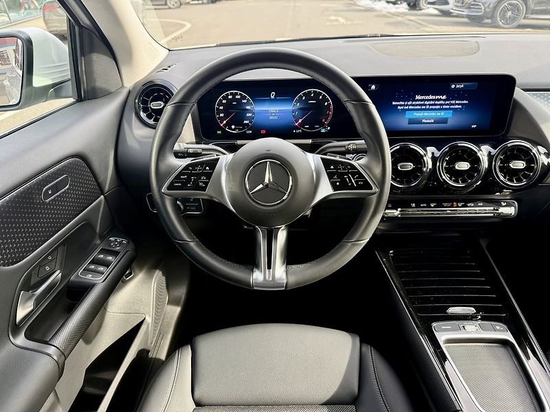 Mercedes-Benz GLA (2025) 220 4MATIC - fotka 19 z 40