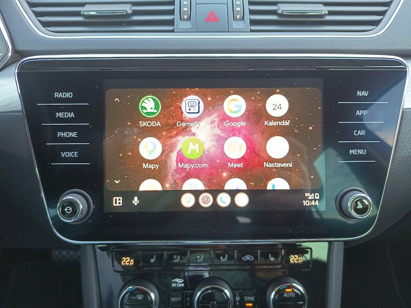 Škoda Superb (2022) 2.0TDI 110kW DSG COMFORT PLUS - fotka 25 z 35