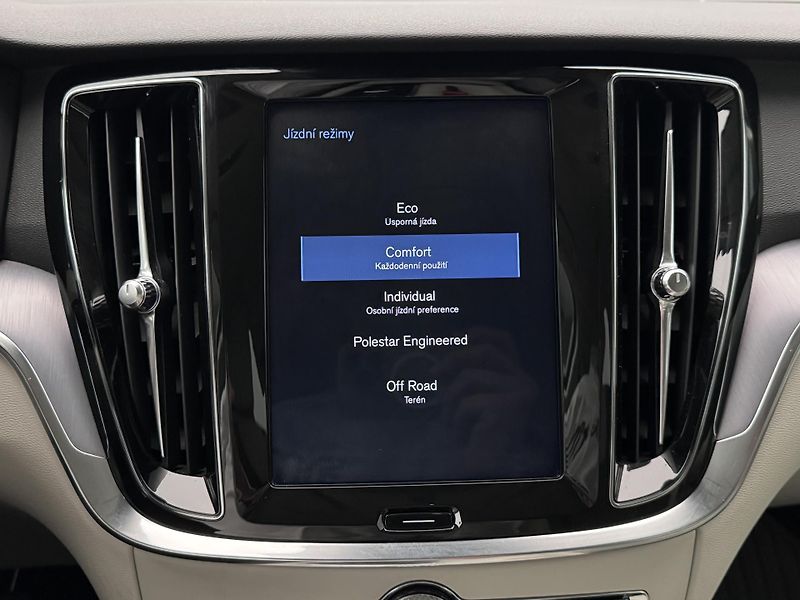 Volvo V60 CC D4 AWD MOMENTUM POLESTAR  - fotka 37 z 40