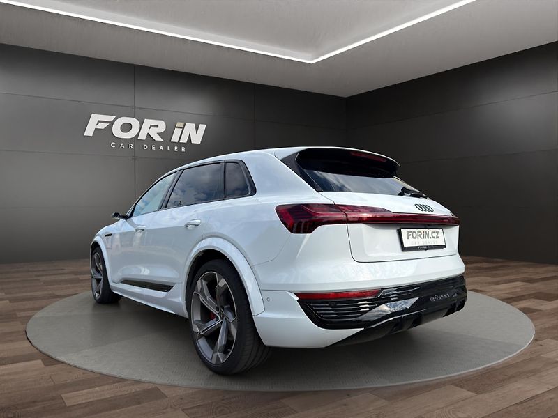 Audi Q8 e-tron (2024) SQ8 370KW PANO Bang & Olufsen - fotka 5 z 27