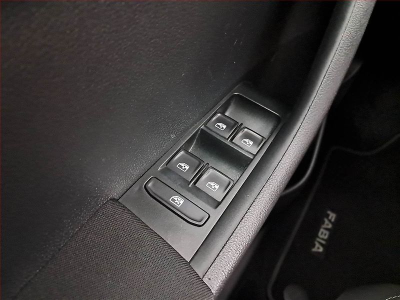 Škoda Fabia (2017) Style 1.0 TSI, ČR,1.maj - fotka 15 z 15