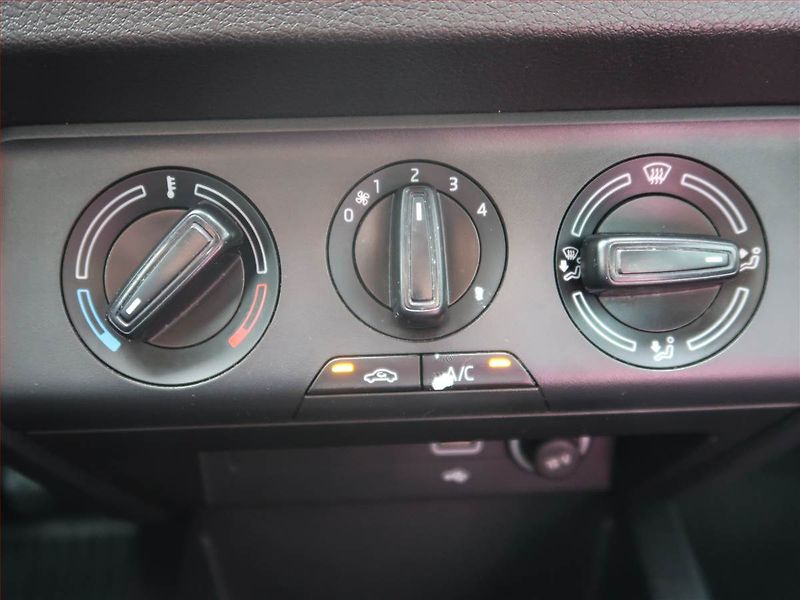 Škoda Fabia (2019) 1.0 TSI, Navi, Tempomat - fotka 15 z 16