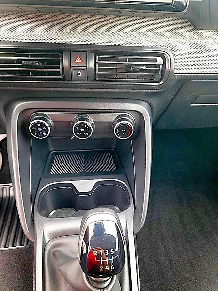 Citroën C3 (2026) PLUS TURBO 100K MAN6 - fotka 22 z 32