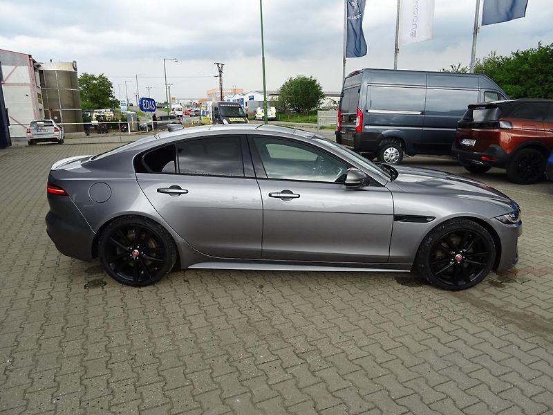 Jaguar XE D180 R - Dynamic SE - fotka 14 z 47