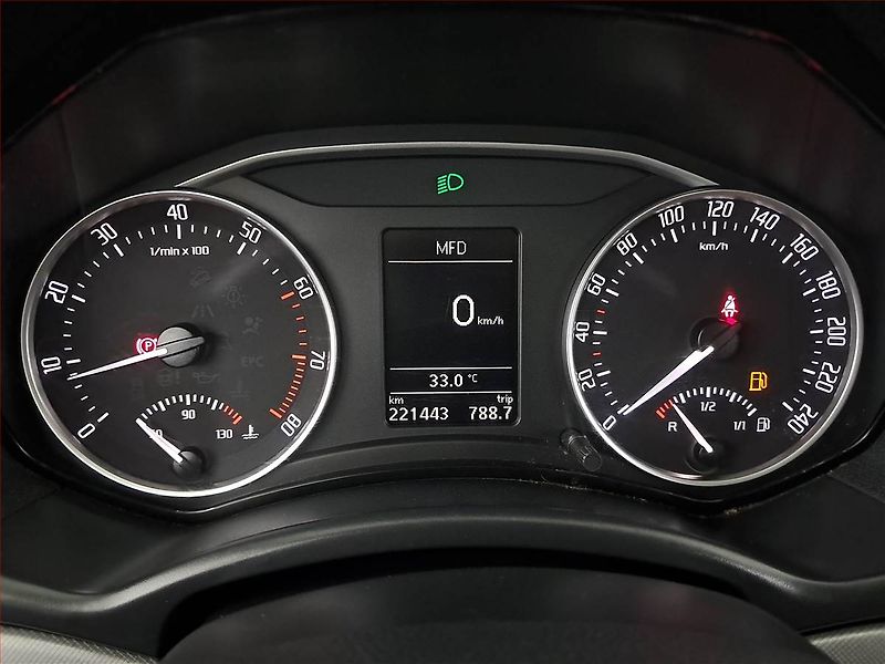 Škoda Octavia (2012) 1.4 TSI, Tempomat - fotka 10 z 18