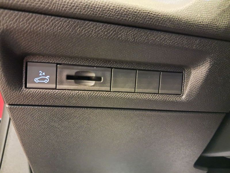 Peugeot 308 SW GT Hybrid 145 e-DCS6 - fotka 21 z 40