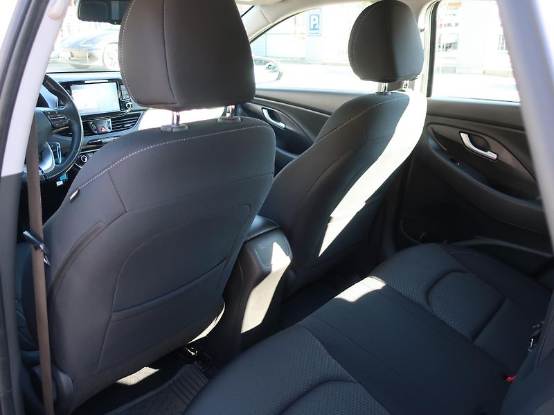 Hyundai i30 1.6CRDi 85kW STYLE NAVI ALU - fotka 12 z 31